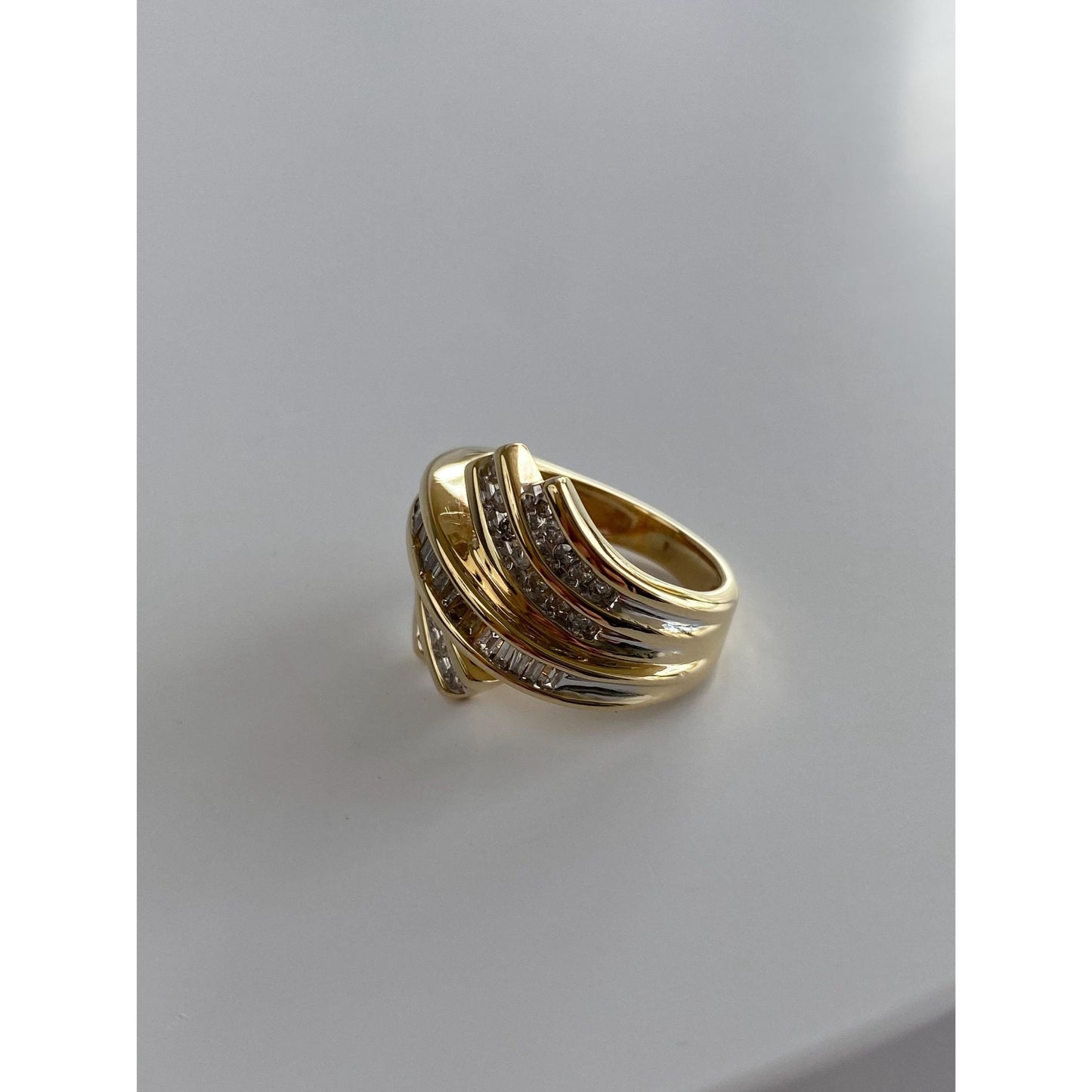 Vintage Solid 10k Yellow Gold Diamond Twist Ring - Size 3.75