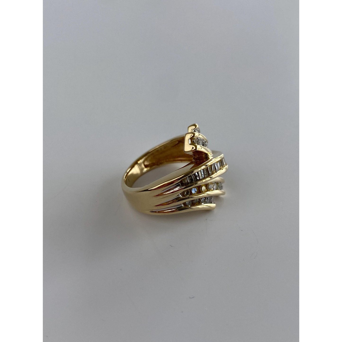 Vintage Solid 10k Yellow Gold Diamond Twist Ring - Size 3.75