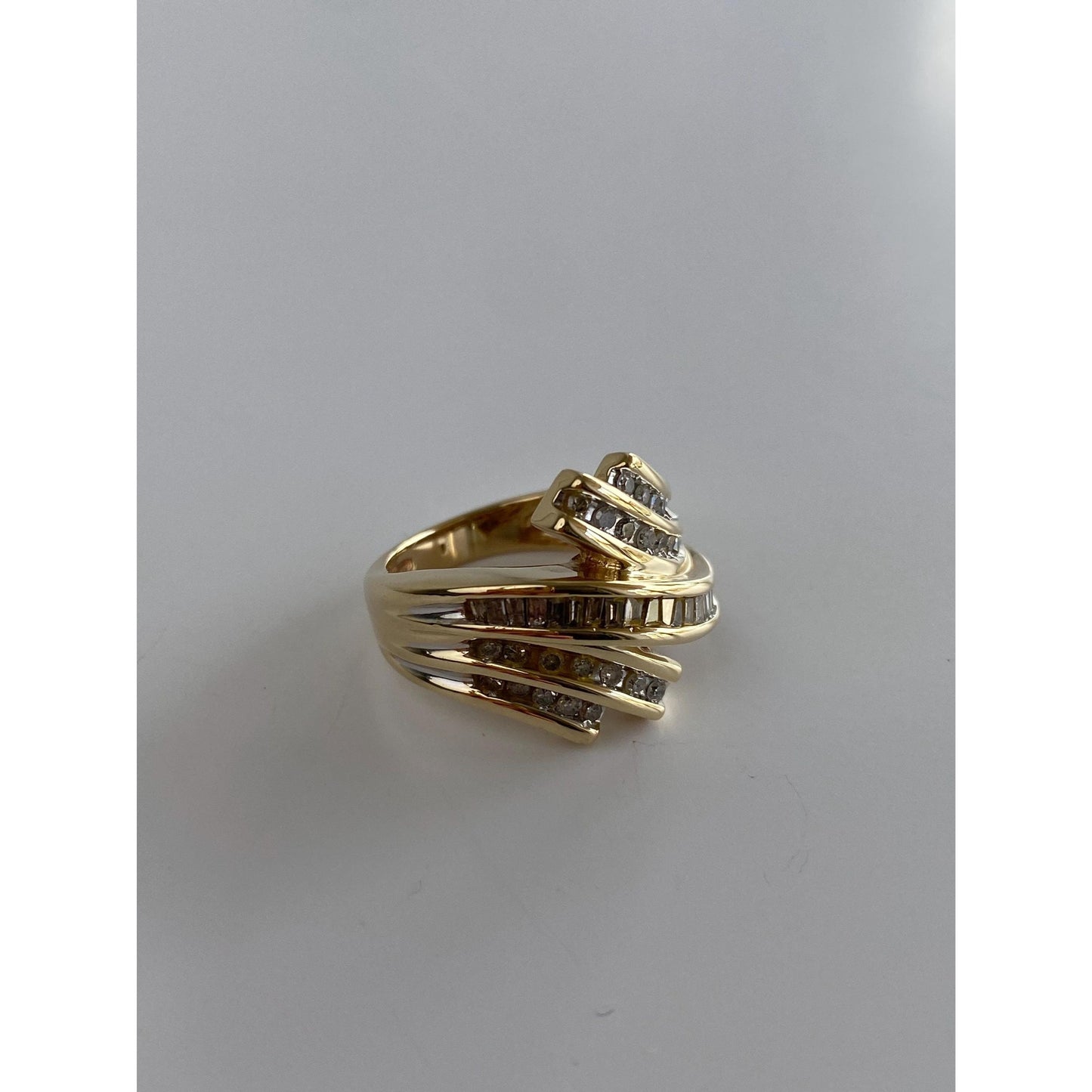 Vintage Solid 10k Yellow Gold Diamond Twist Ring - Size 3.75