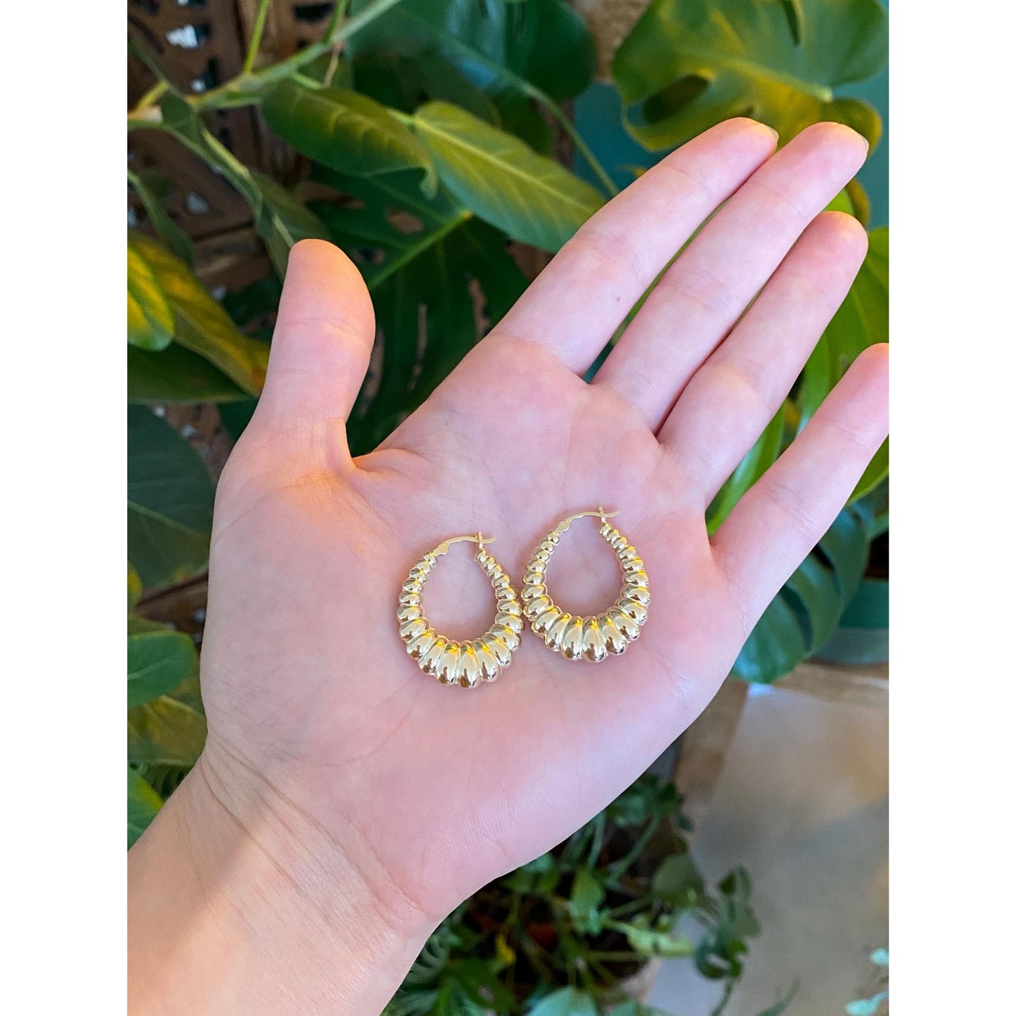 Vintage 14k Yellow Gold Scalloped Hoop Earrings