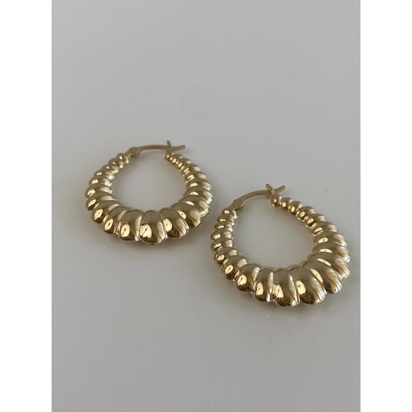 Vintage 14k Yellow Gold Scalloped Hoop Earrings