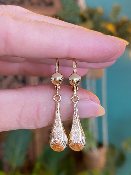 Vintage 14k Yellow Gold Fluted Teardrop Dangle Earrings