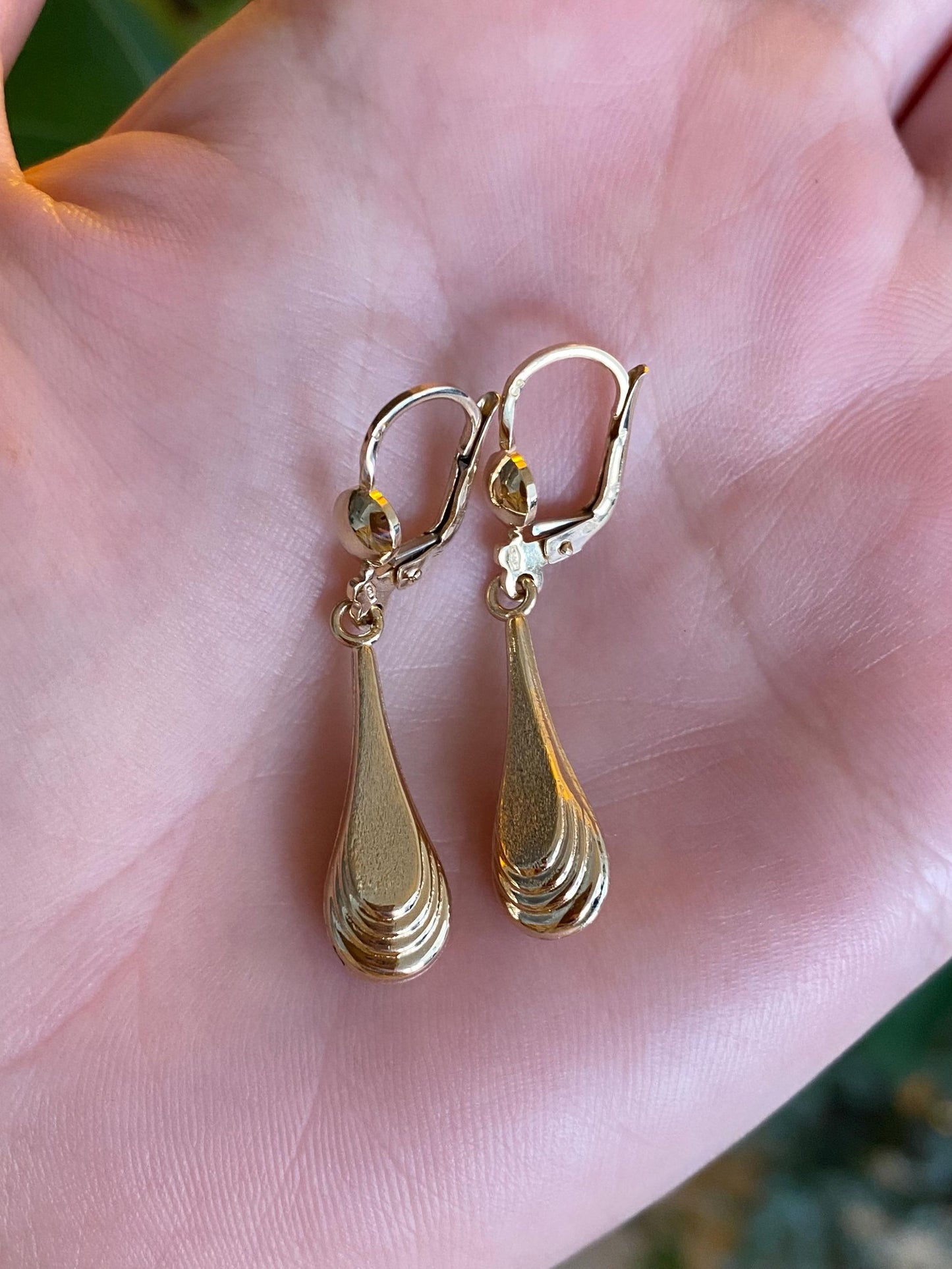Vintage 14k Yellow Gold Fluted Teardrop Dangle Earrings