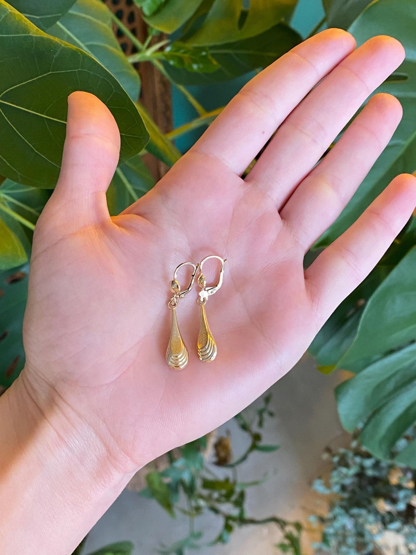 Vintage 14k Yellow Gold Fluted Teardrop Dangle Earrings