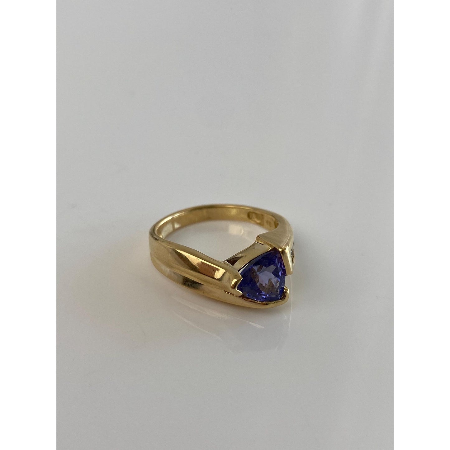 Solid 18k Yellow Gold Diamond Tanzanite Ring - Size 7