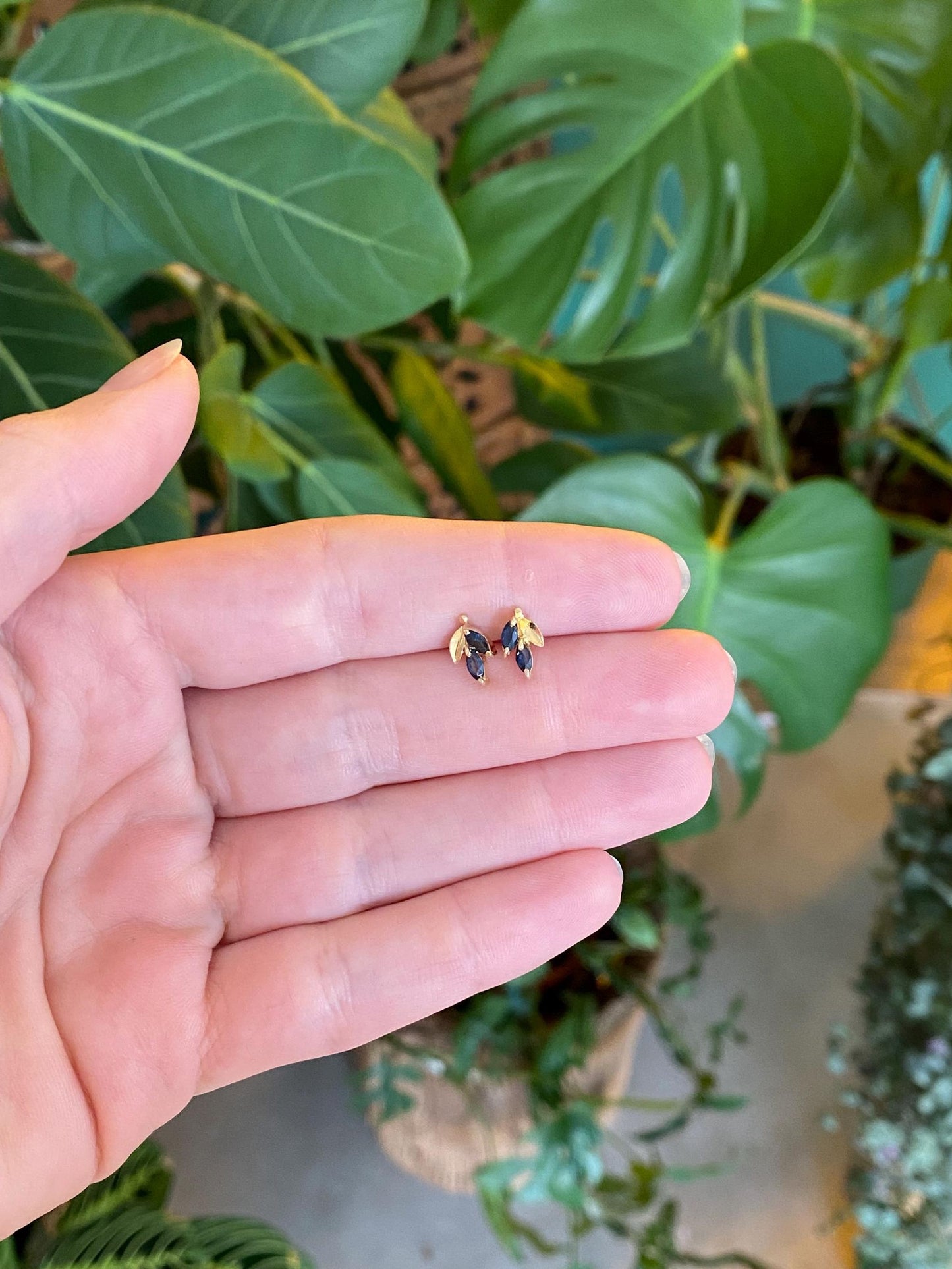 Vintage Solid 14k Yellow Gold Blue Sapphire Stud Earrings