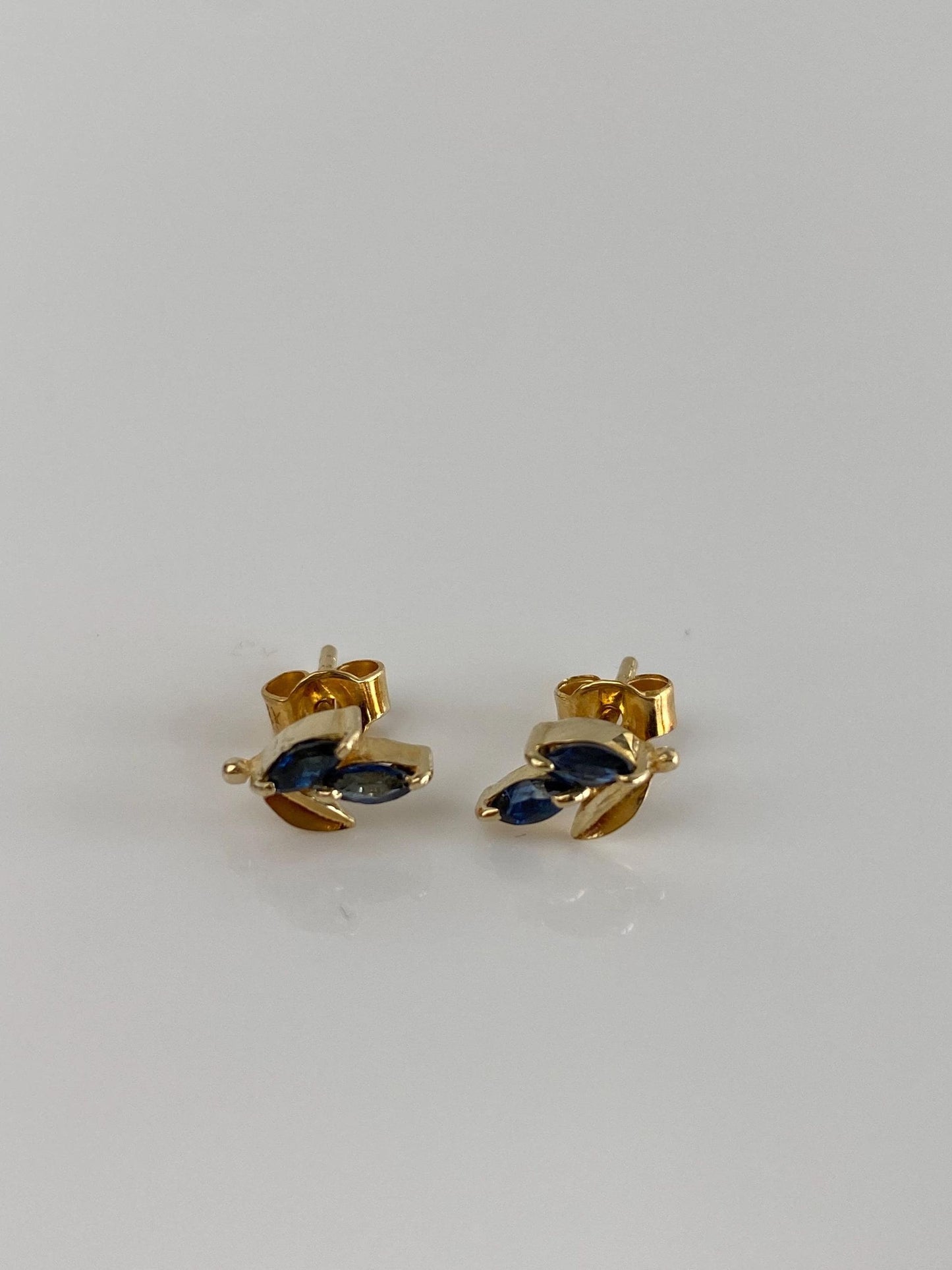 Vintage Solid 14k Yellow Gold Blue Sapphire Stud Earrings