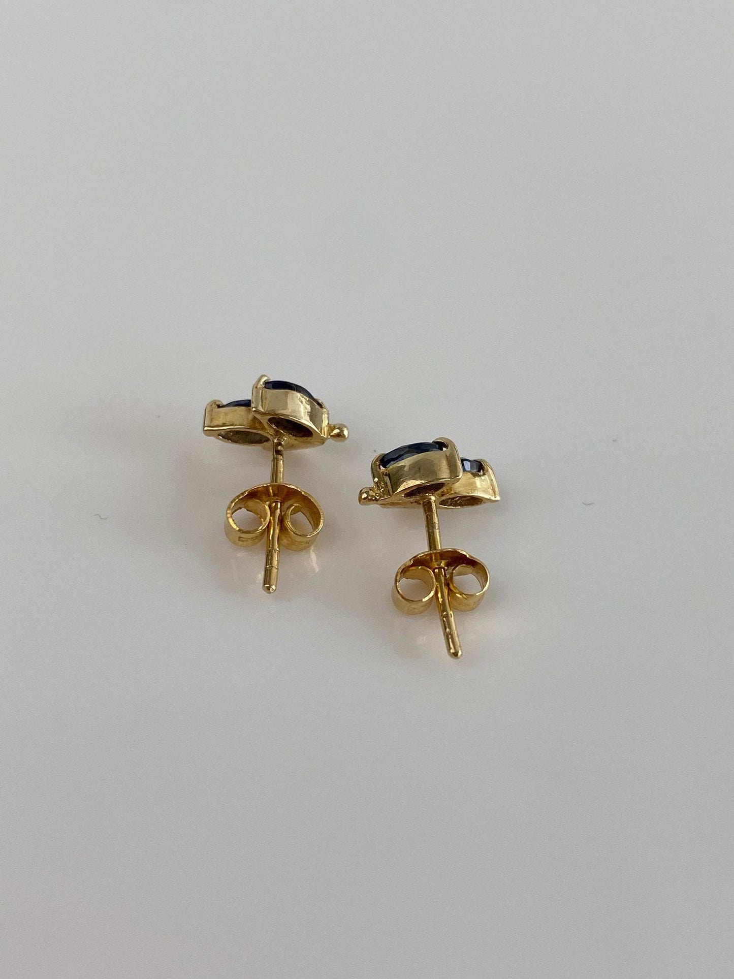 Vintage Solid 14k Yellow Gold Blue Sapphire Stud Earrings