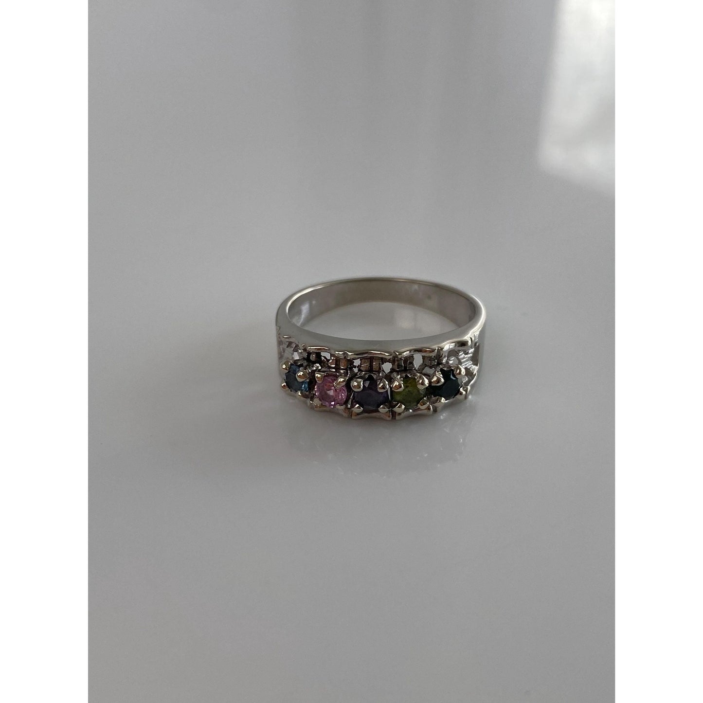Vintage Solid 10k White Gold Aquamarine Pink Sapphire Amethyst Peridot Emerald Ring Band - Size 8.25