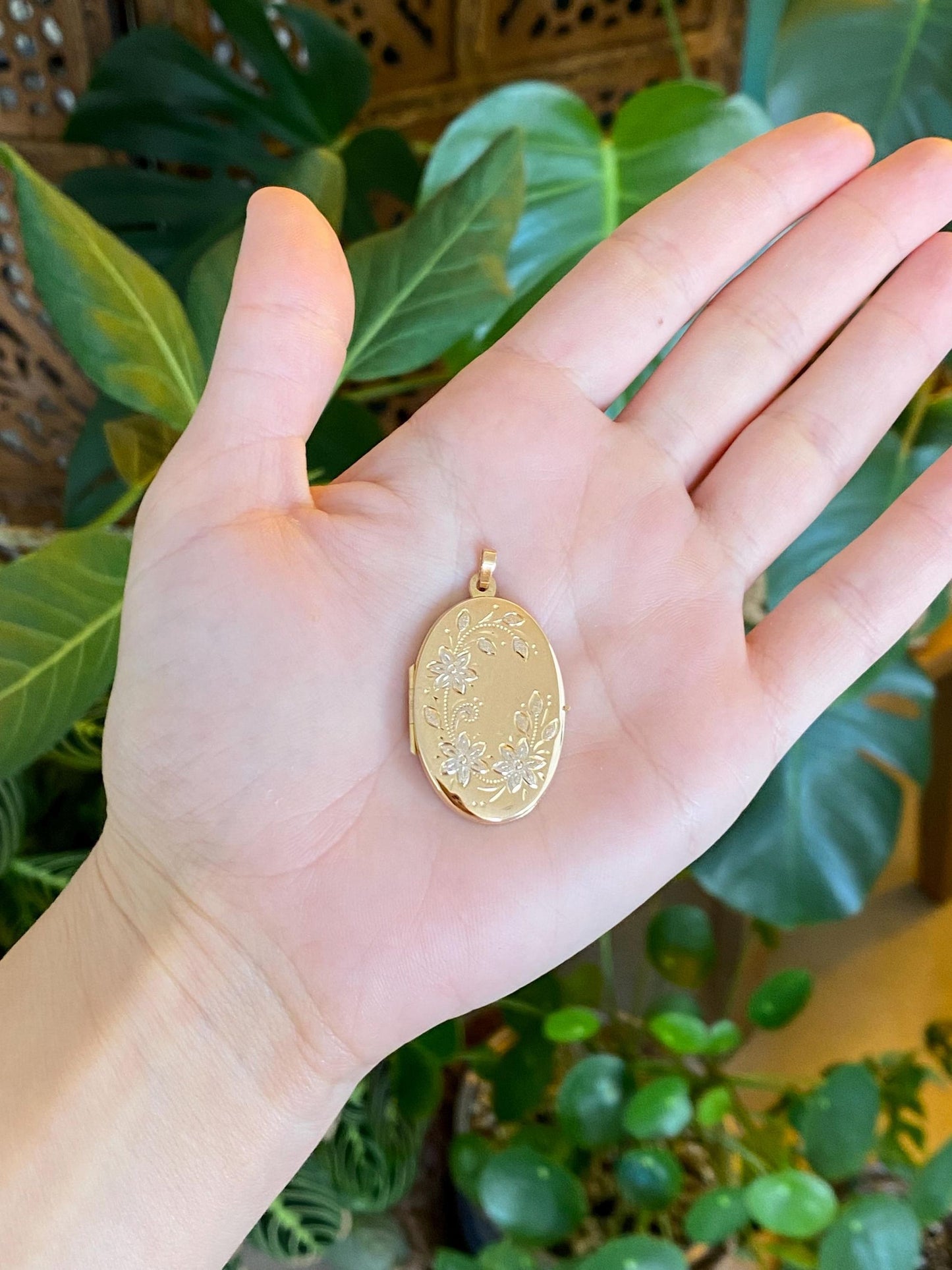Vintage Solid 9k White & Yellow Gold Engraved Oval Locket Charm