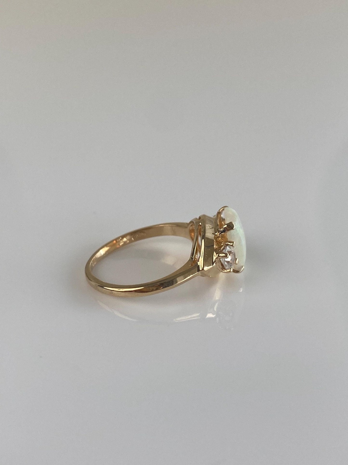 Vintage Solid 14k Yellow Gold Opal Clear Spinel Ring - Size 4.75