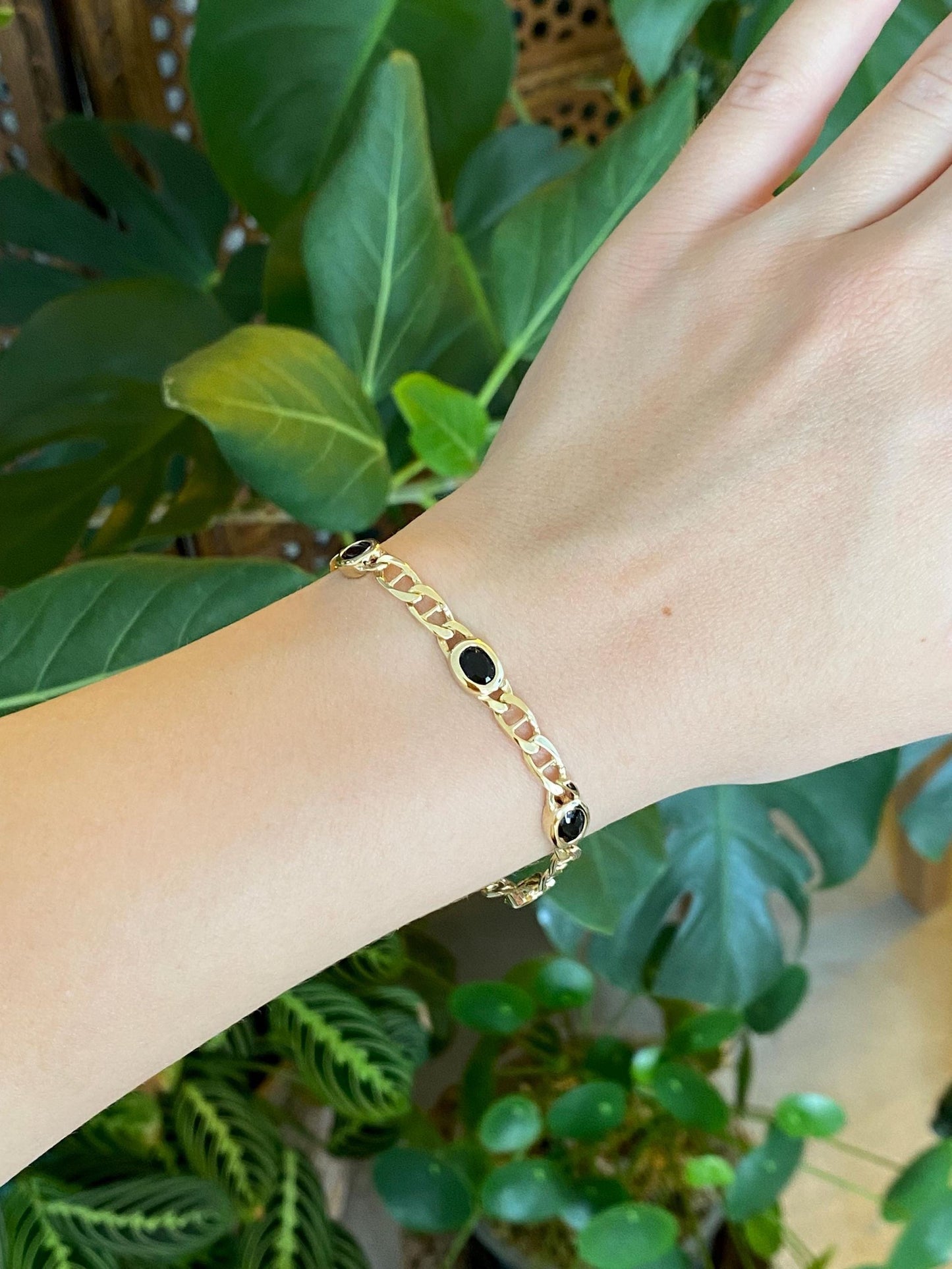 Vintage Solid 14k Yellow Gold Black Onyx Mariner Link Bracelet - 7 inches