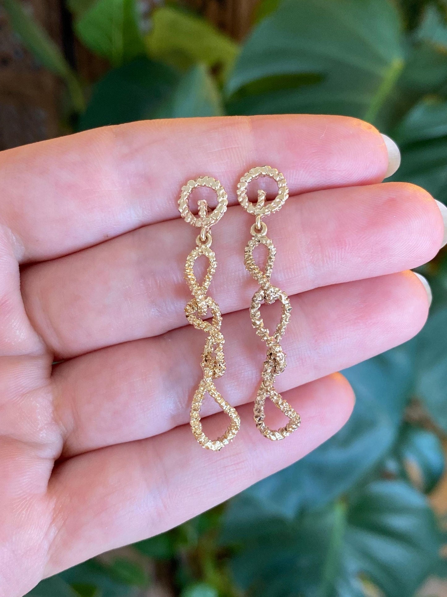 Vintage Solid 14k Yellow Gold Textured Elongated Twist Curb Chain Dangle Stud Earrings