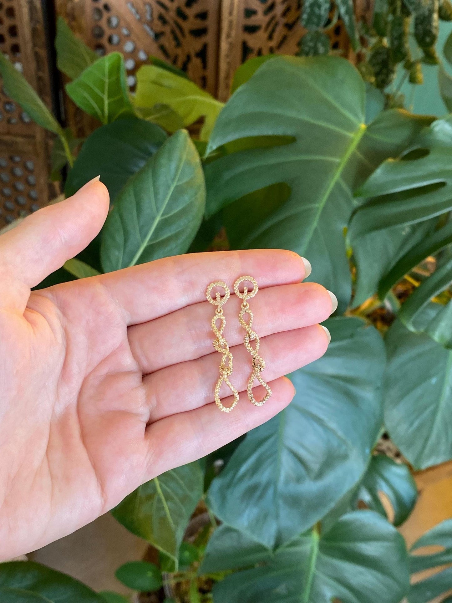 Vintage Solid 14k Yellow Gold Textured Elongated Twist Curb Chain Dangle Stud Earrings