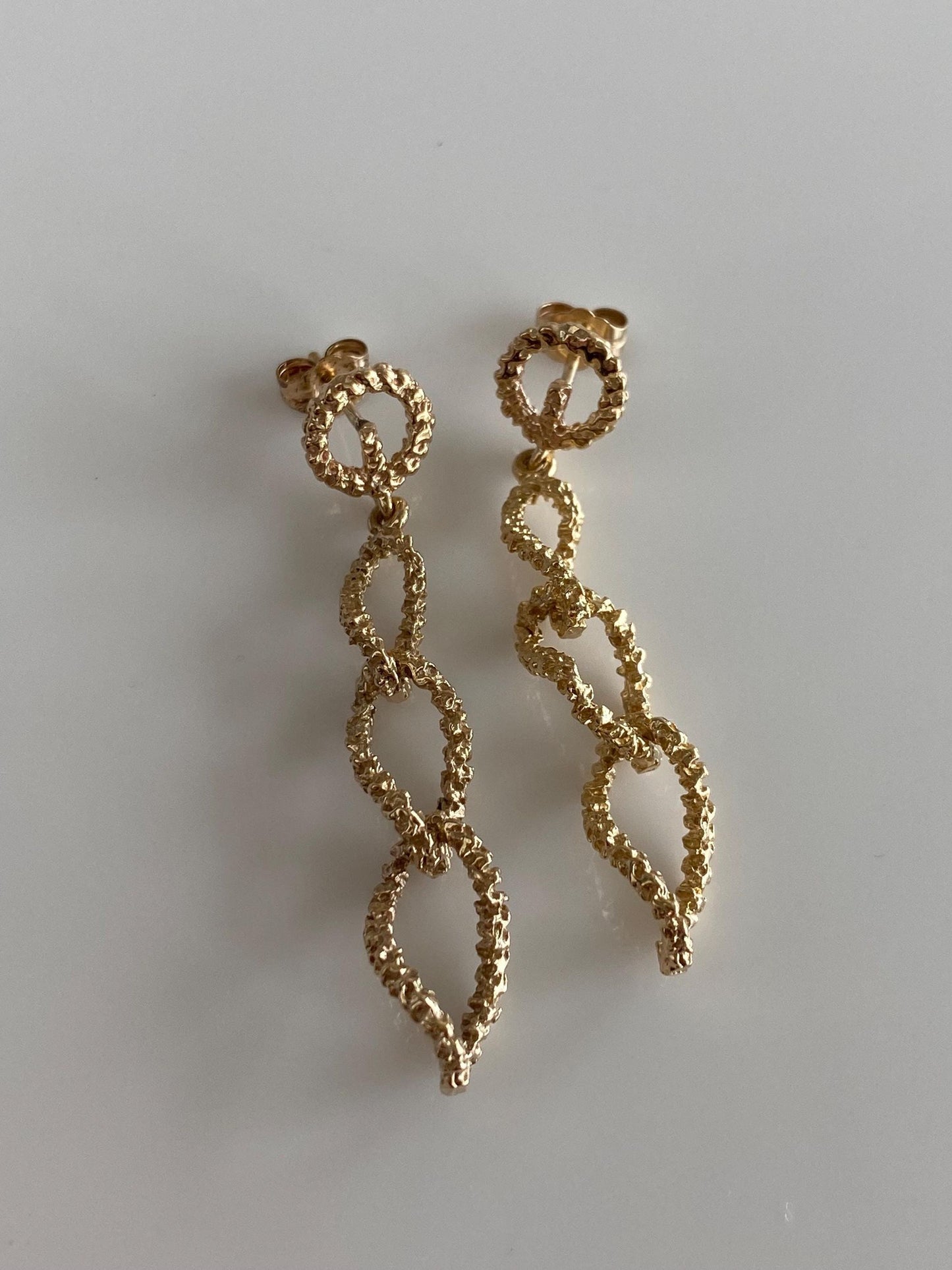 Vintage Solid 14k Yellow Gold Textured Elongated Twist Curb Chain Dangle Stud Earrings