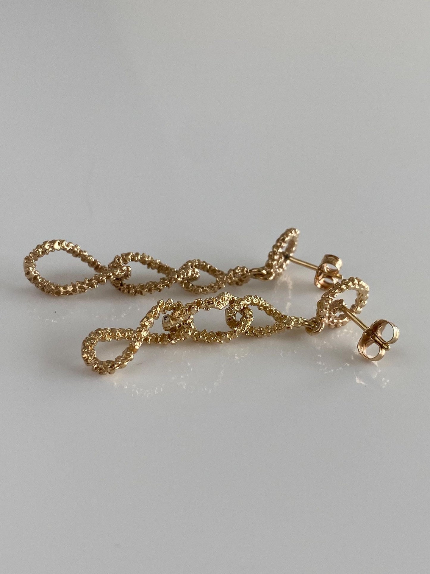 Vintage Solid 14k Yellow Gold Textured Elongated Twist Curb Chain Dangle Stud Earrings