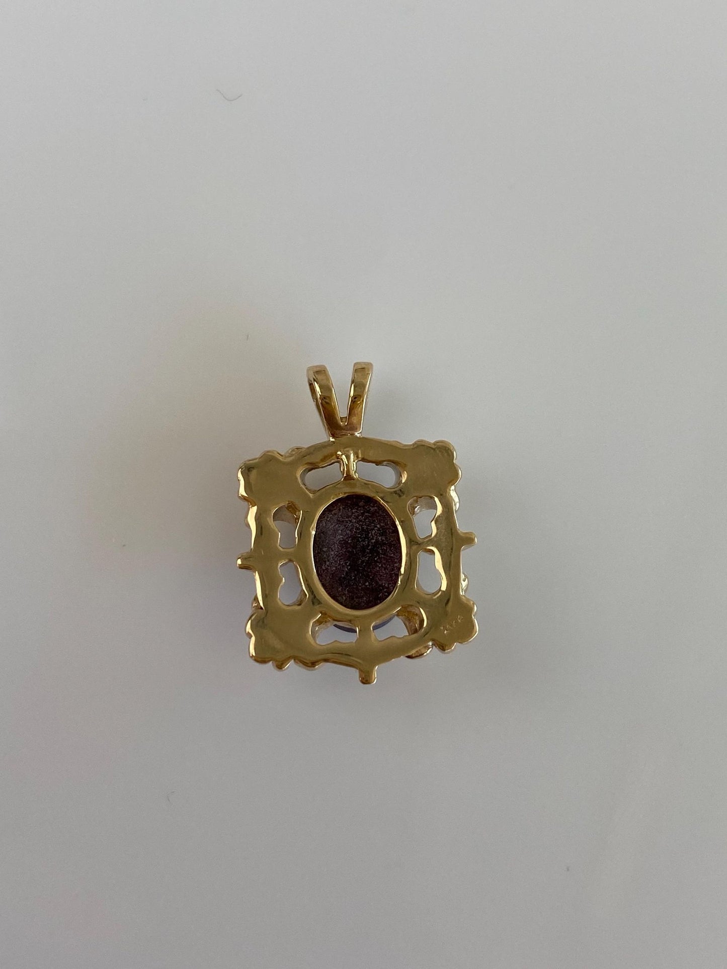 Vintage Solid 14k Yellow Gold Purple Star Sapphire Ornate Charm