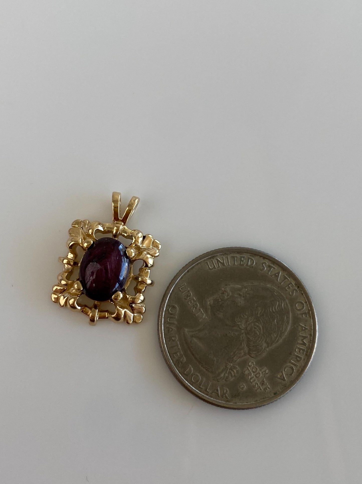 Vintage Solid 14k Yellow Gold Purple Star Sapphire Ornate Charm