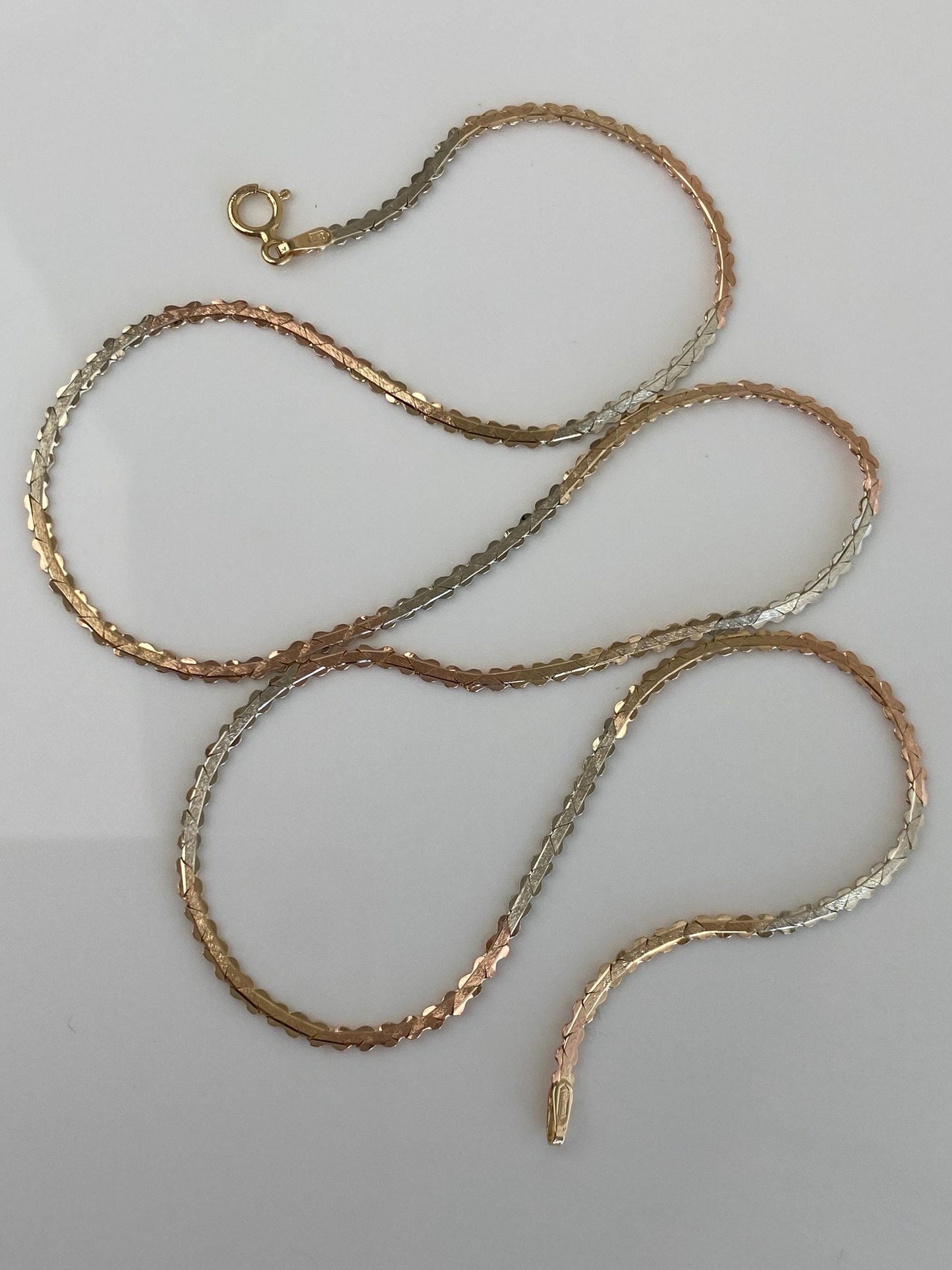 Vintage Solid 14k Tri Tone Serpentine Chain Necklace - 18 inches