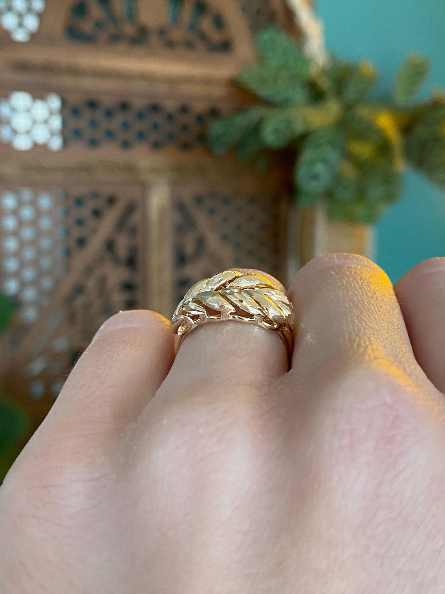 Vintage Solid 14k Yellow Gold Diamond Cut Foliage Wheat Ring Band - Size 4.75