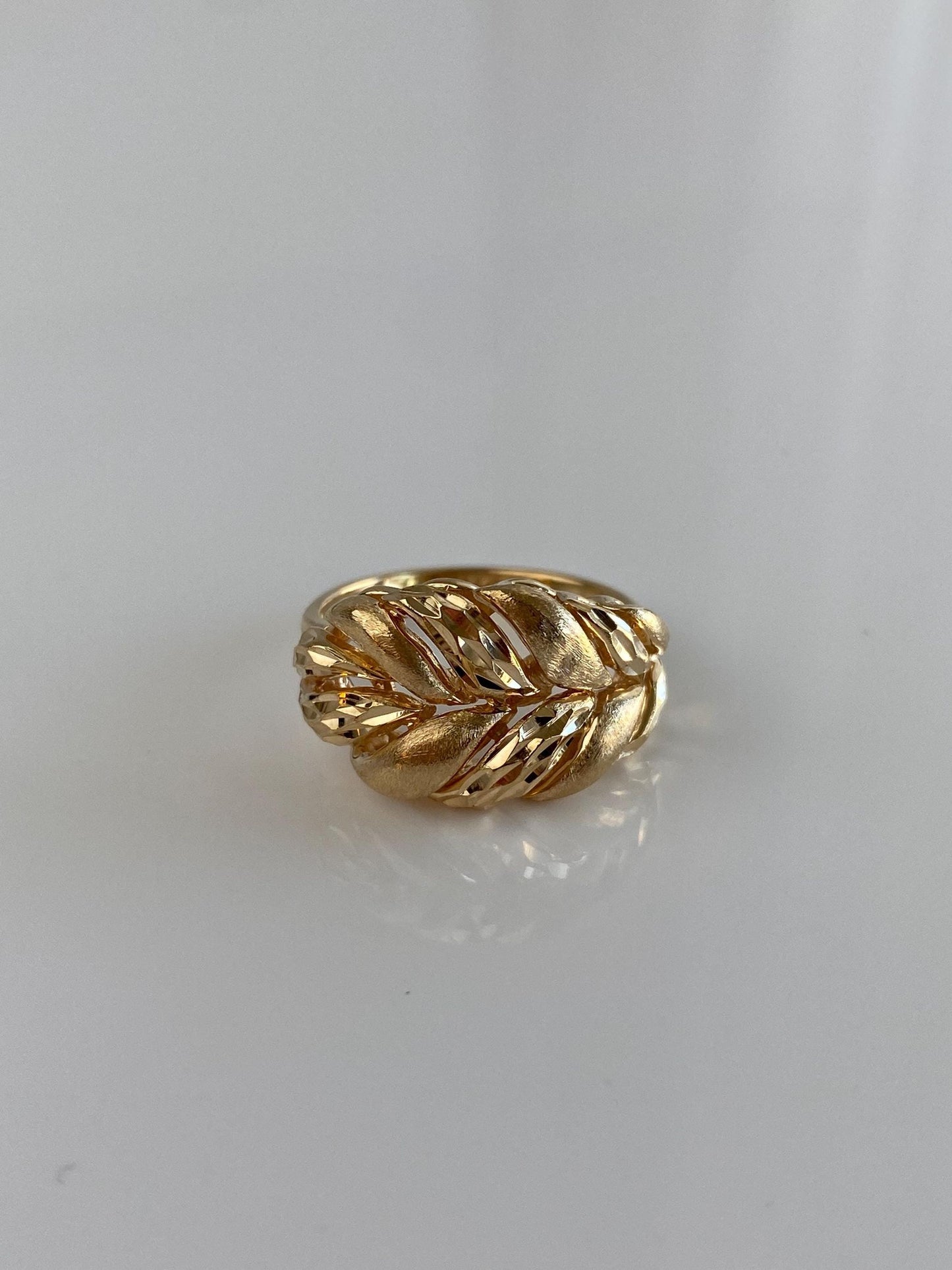 Vintage Solid 14k Yellow Gold Diamond Cut Foliage Wheat Ring Band - Size 4.75