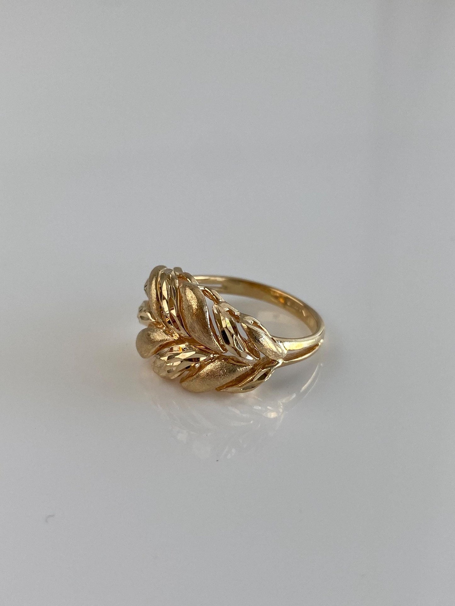 Vintage Solid 14k Yellow Gold Diamond Cut Foliage Wheat Ring Band - Size 4.75