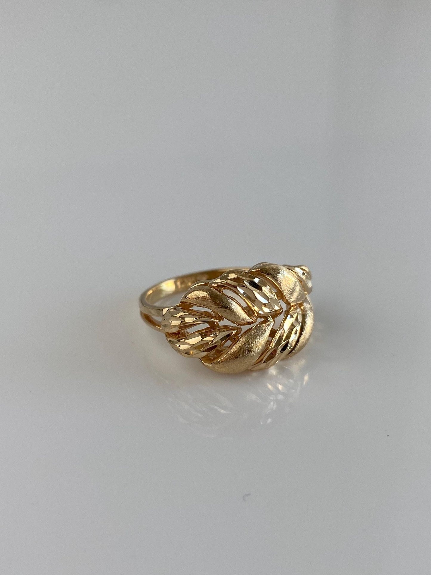 Vintage Solid 14k Yellow Gold Diamond Cut Foliage Wheat Ring Band - Size 4.75