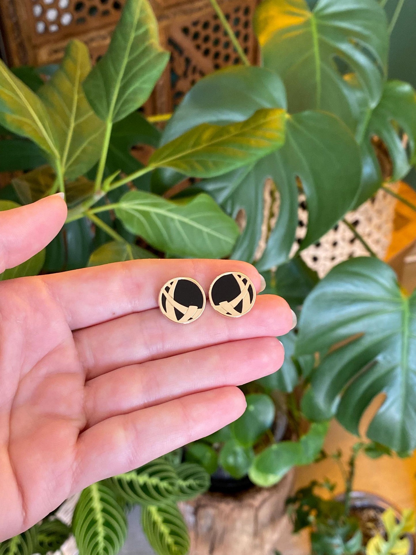 Vintage Solid 14k Yellow Gold Onyx Stud Earrings