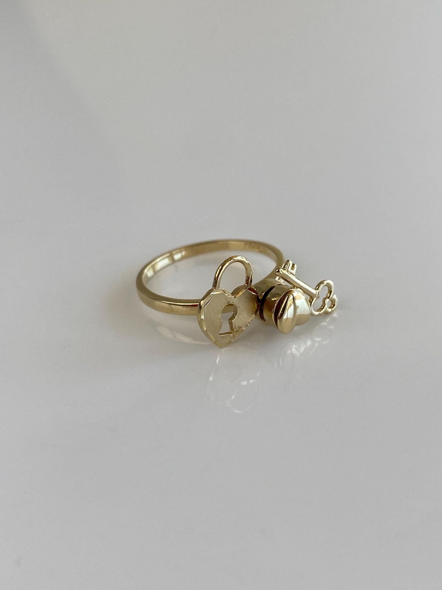 Solid 14k Yellow Gold Heart Lock & Key Spinner Fidget Ring - Size 5.75