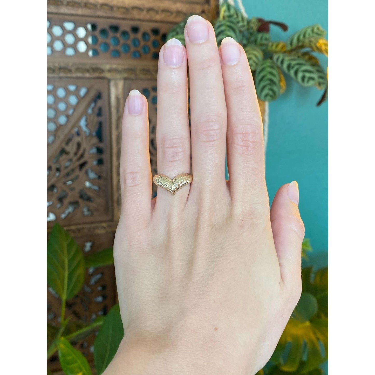 Vintage Solid 14k Yellow Gold Diamond Cut Chevron Ring - Size 5.75