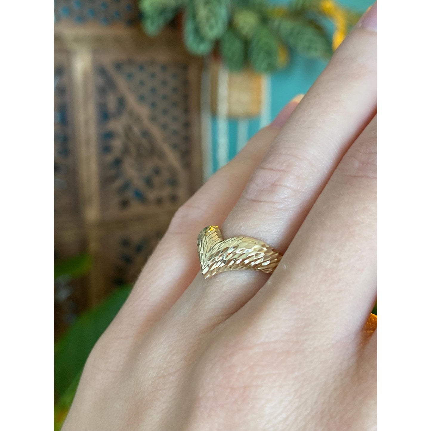 Vintage Solid 14k Yellow Gold Diamond Cut Chevron Ring - Size 5.75