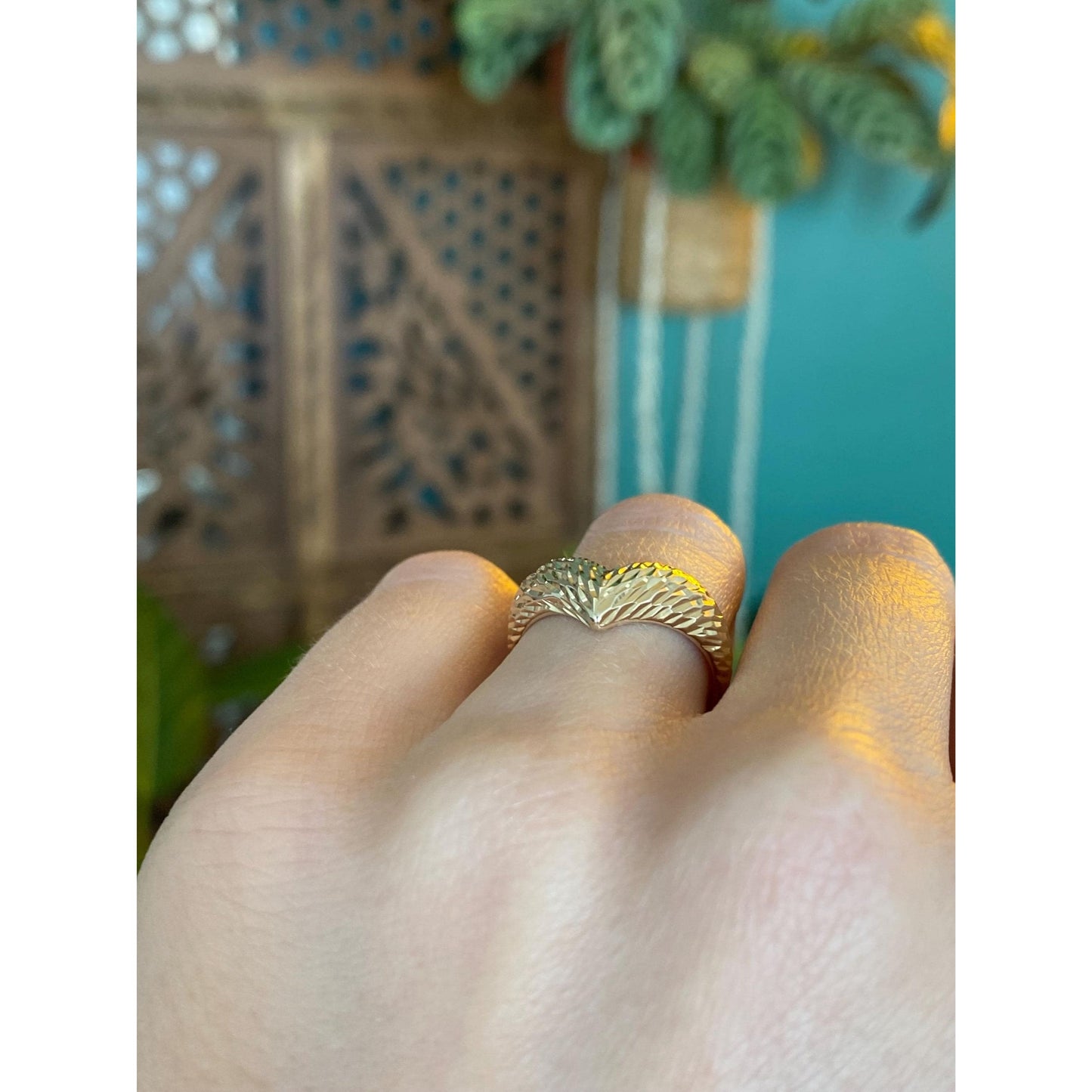 Vintage Solid 14k Yellow Gold Diamond Cut Chevron Ring - Size 5.75