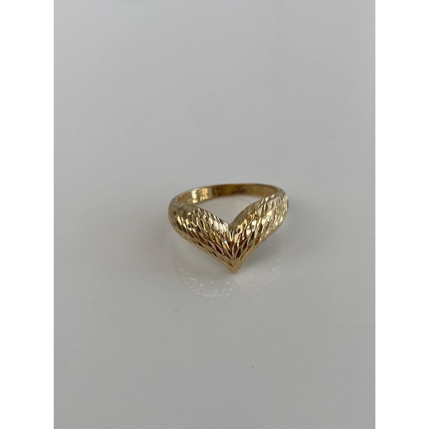 Vintage Solid 14k Yellow Gold Diamond Cut Chevron Ring - Size 5.75