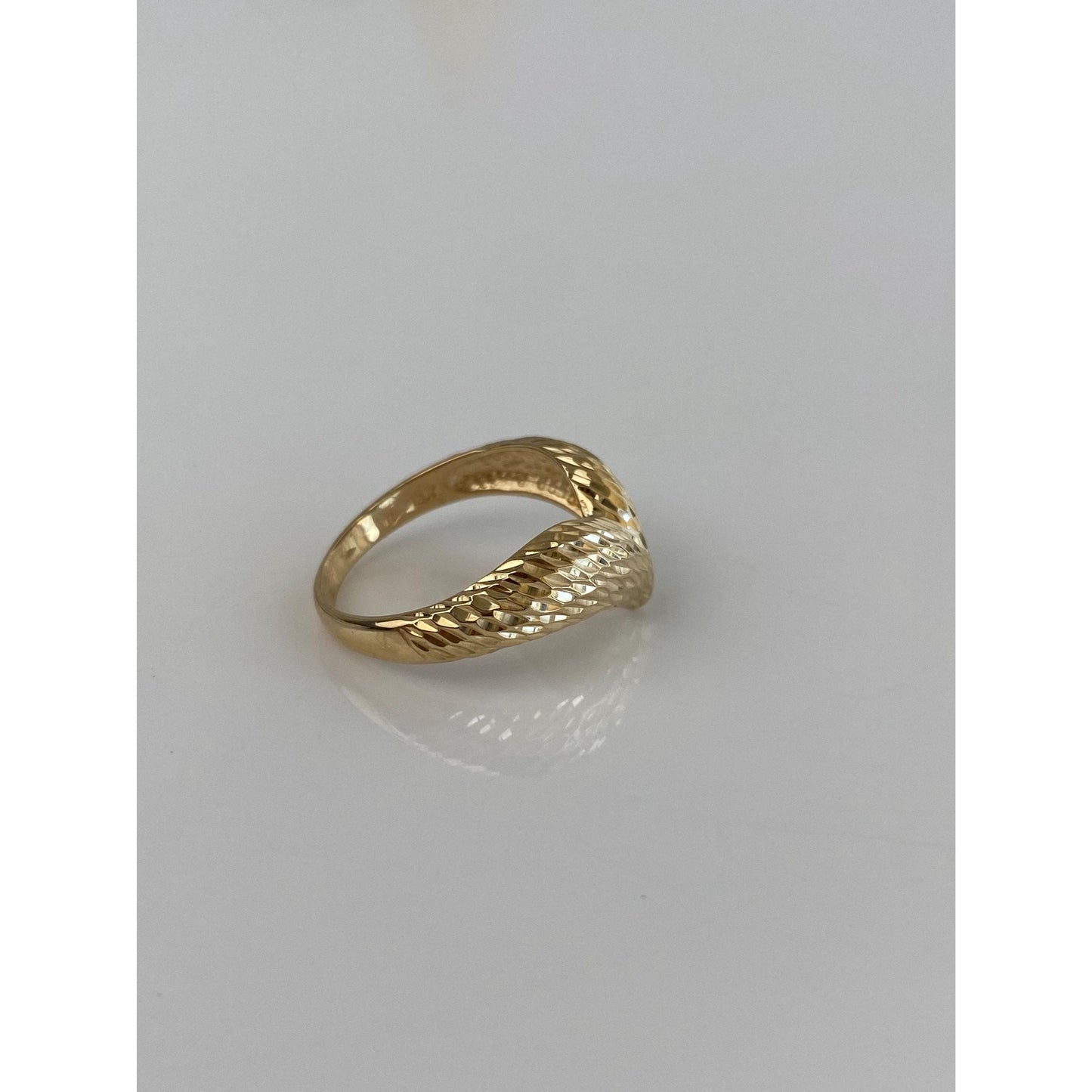 Vintage Solid 14k Yellow Gold Diamond Cut Chevron Ring - Size 5.75