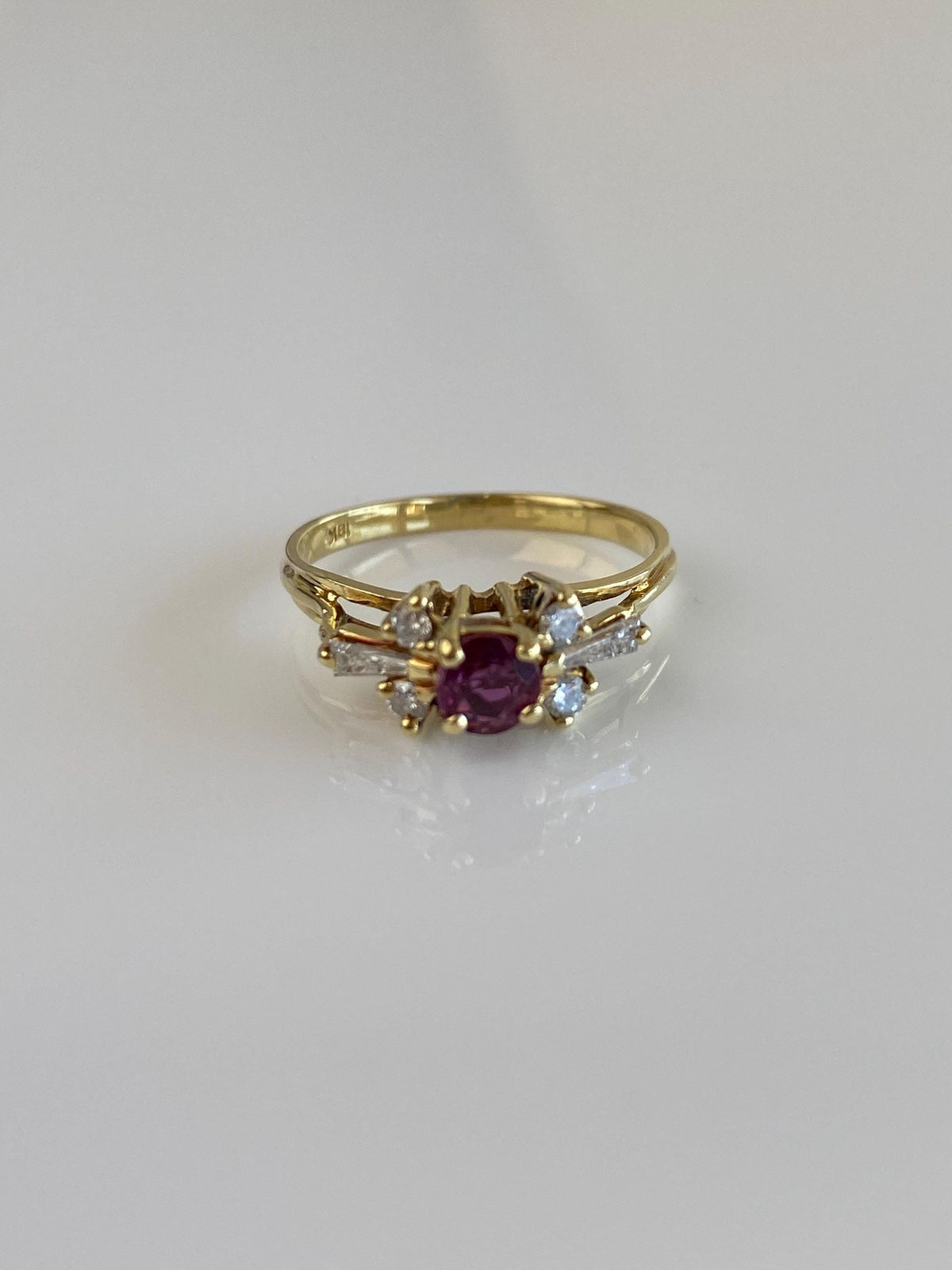 Vintage Solid 18k Yellow Gold Ruby Diamonds Ring - Size 6.25