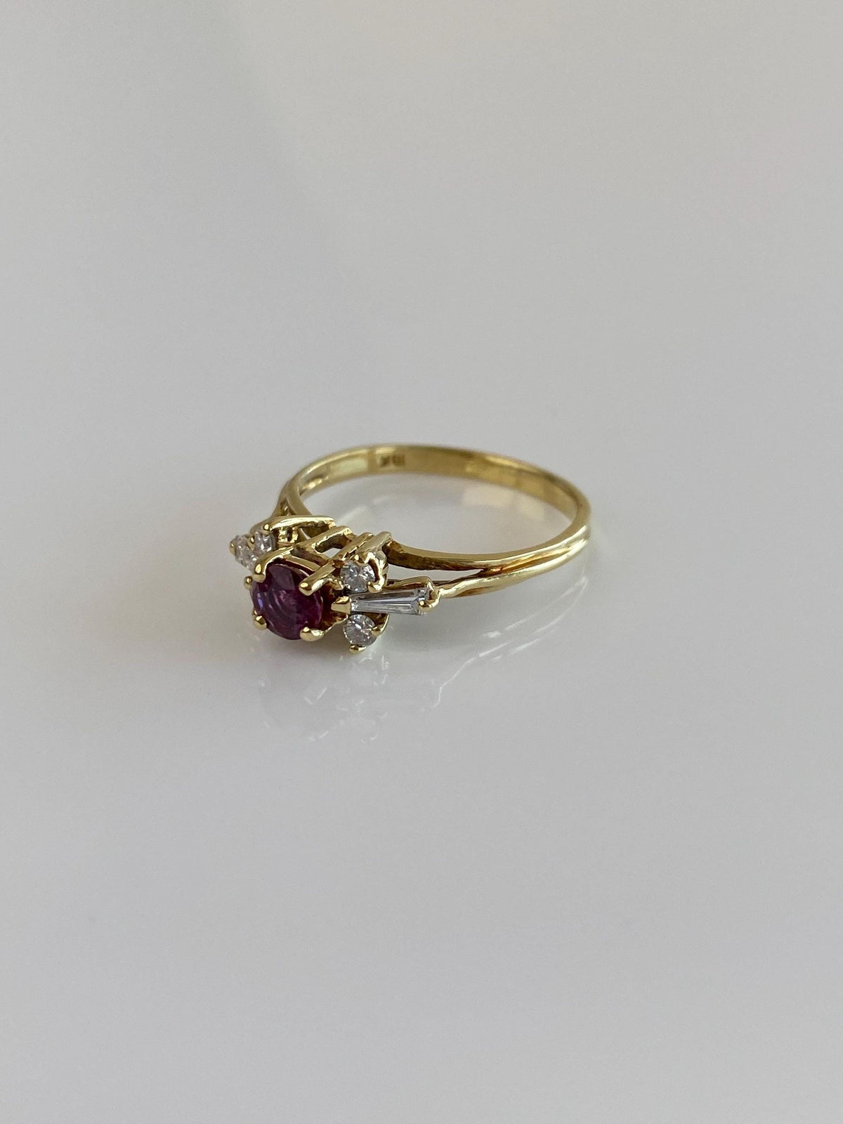 Vintage Solid 18k Yellow Gold Ruby Diamonds Ring - Size 6.25