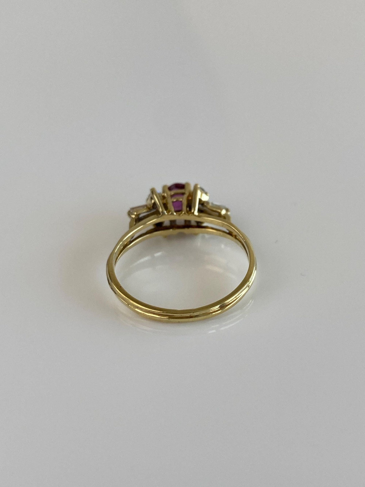 Vintage Solid 18k Yellow Gold Ruby Diamonds Ring - Size 6.25