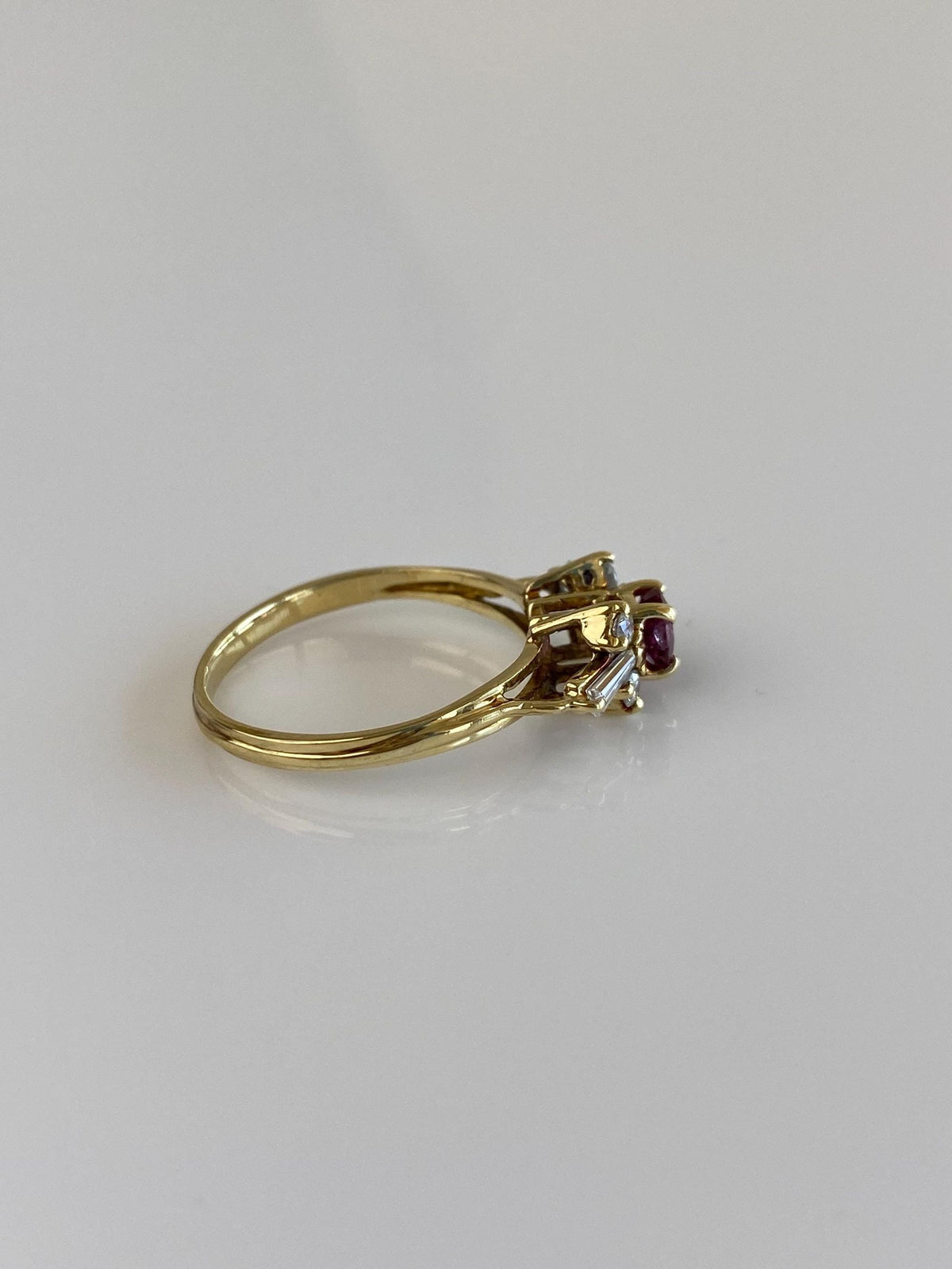 Vintage Solid 18k Yellow Gold Ruby Diamonds Ring - Size 6.25