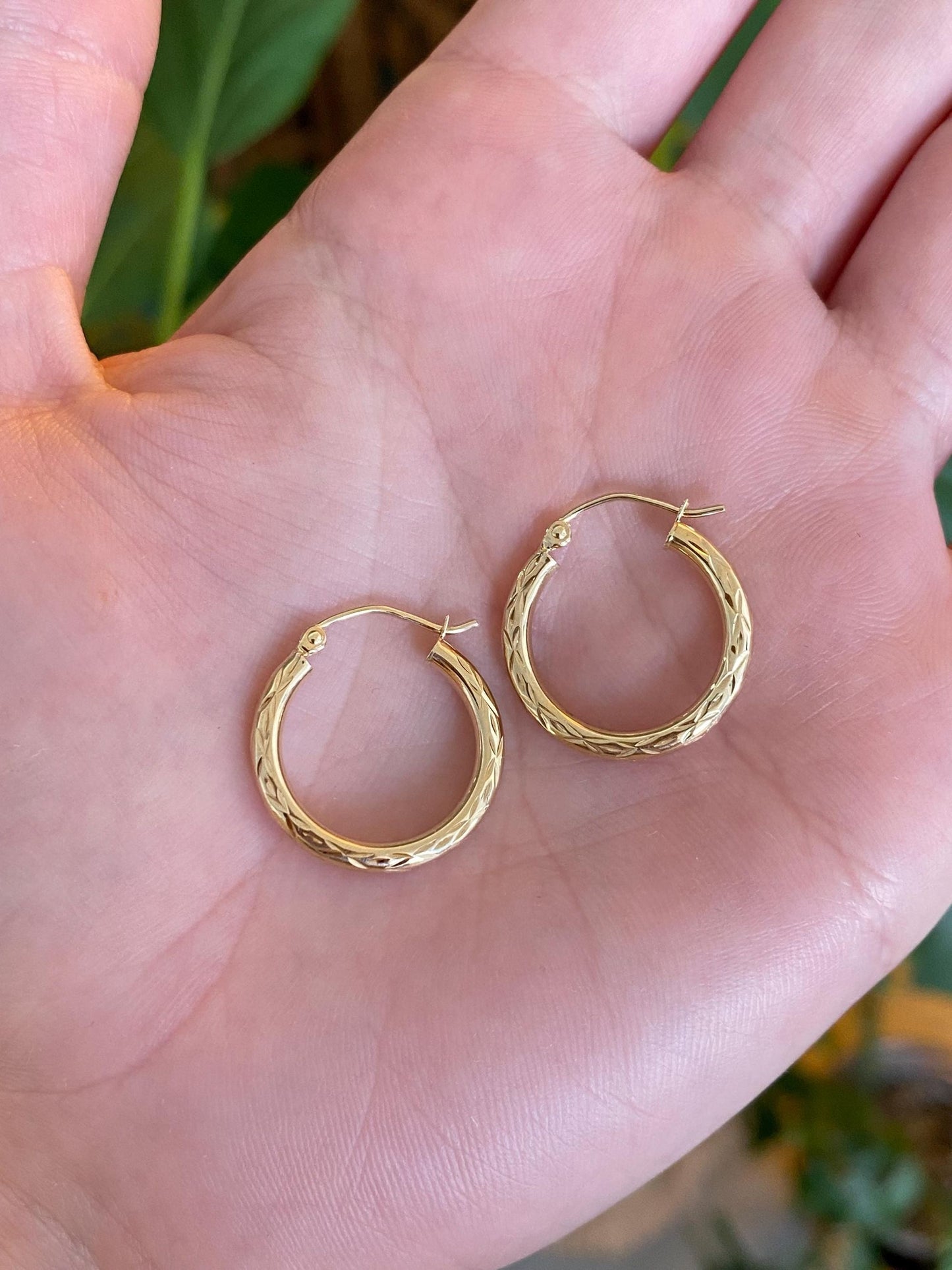 Vintage 10k Yellow Gold Diamond Cut Hoop Earrings