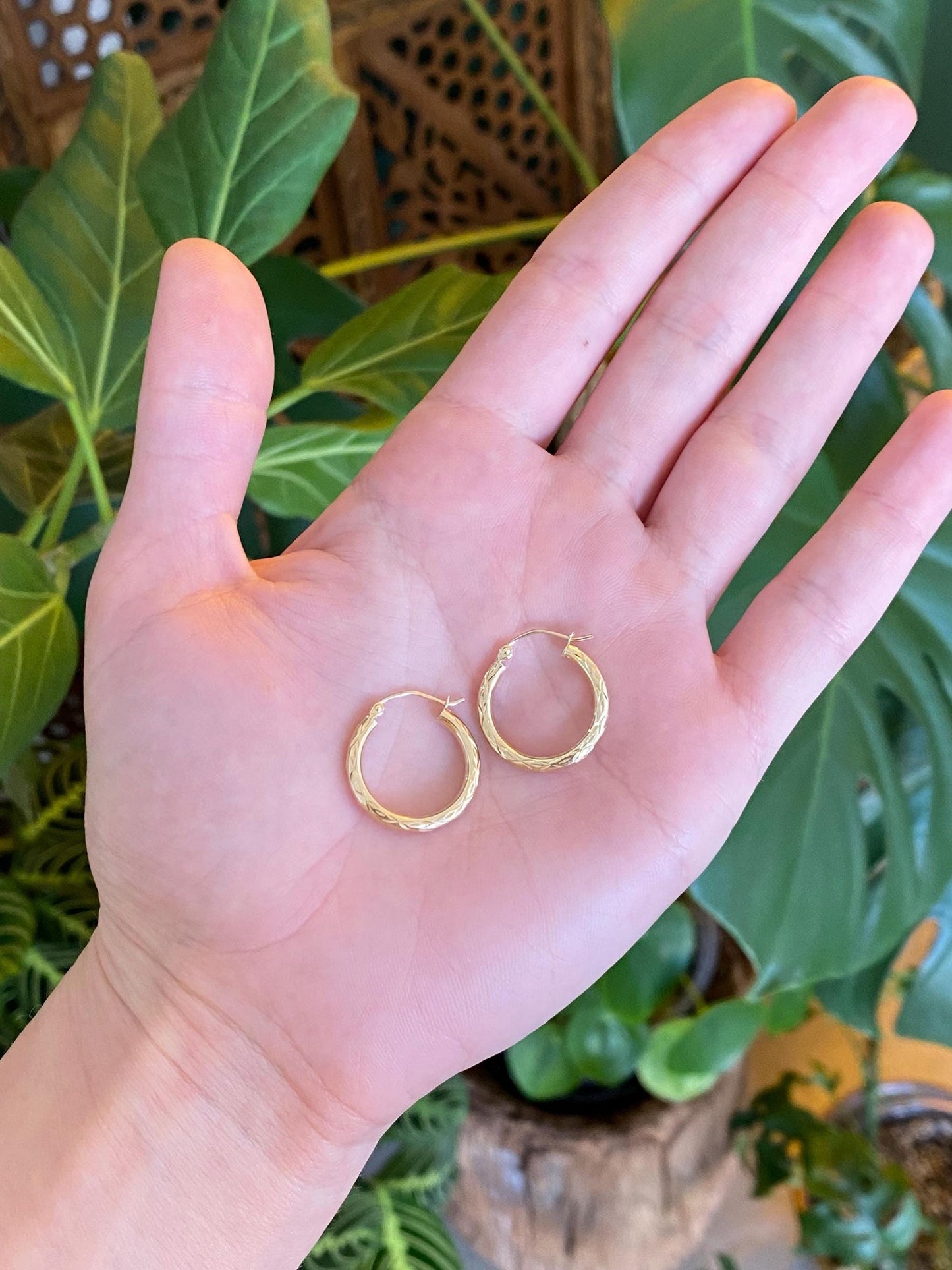Vintage 10k Yellow Gold Diamond Cut Hoop Earrings