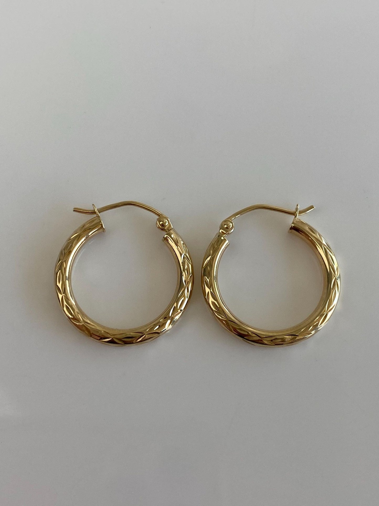 Vintage 10k Yellow Gold Diamond Cut Hoop Earrings