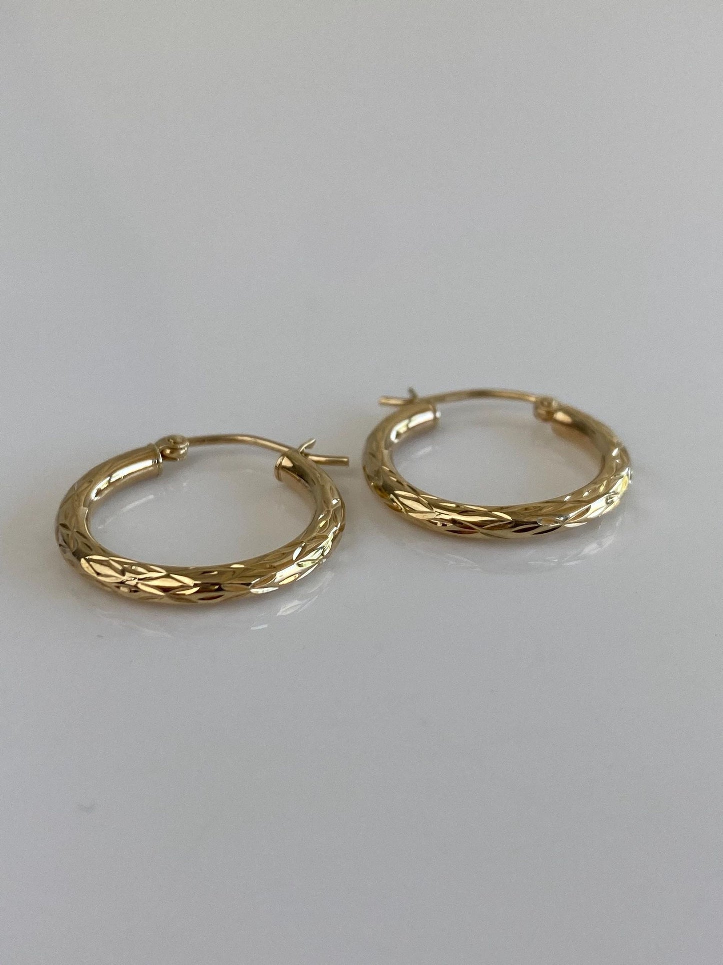 Vintage 10k Yellow Gold Diamond Cut Hoop Earrings