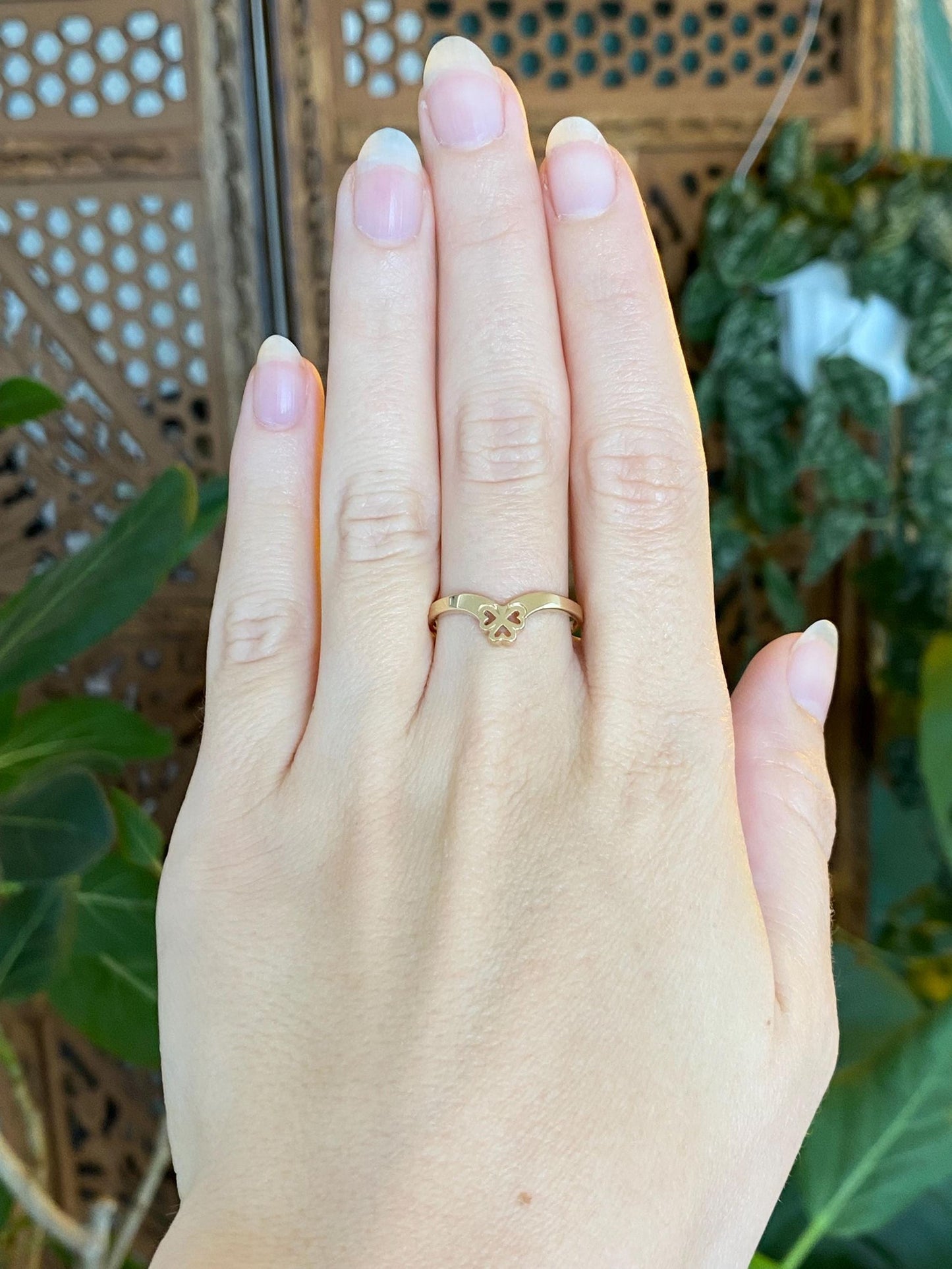 Vintage Solid 14k Yellow Gold Clover Shamrock Chevron Ring - Size 8.75