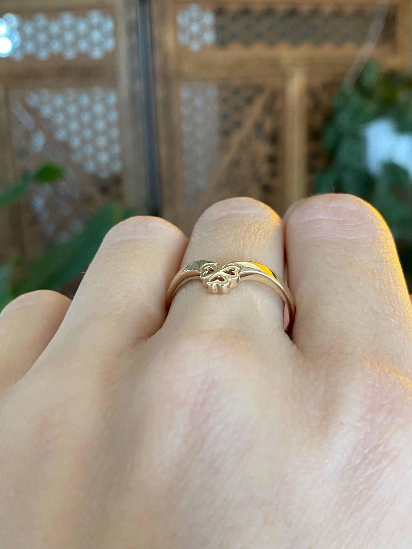 Vintage Solid 14k Yellow Gold Clover Shamrock Chevron Ring - Size 8.75