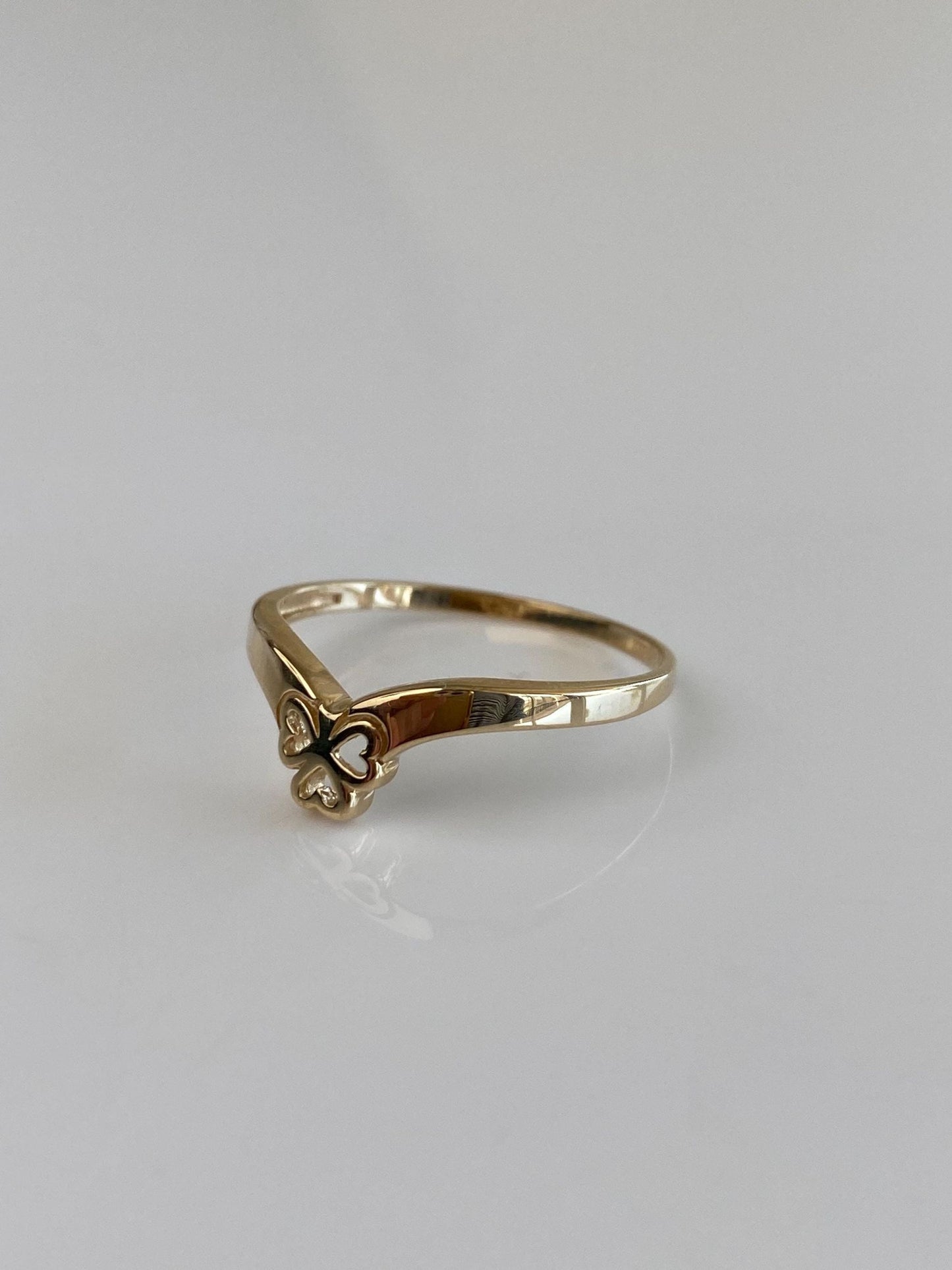 Vintage Solid 14k Yellow Gold Clover Shamrock Chevron Ring - Size 8.75