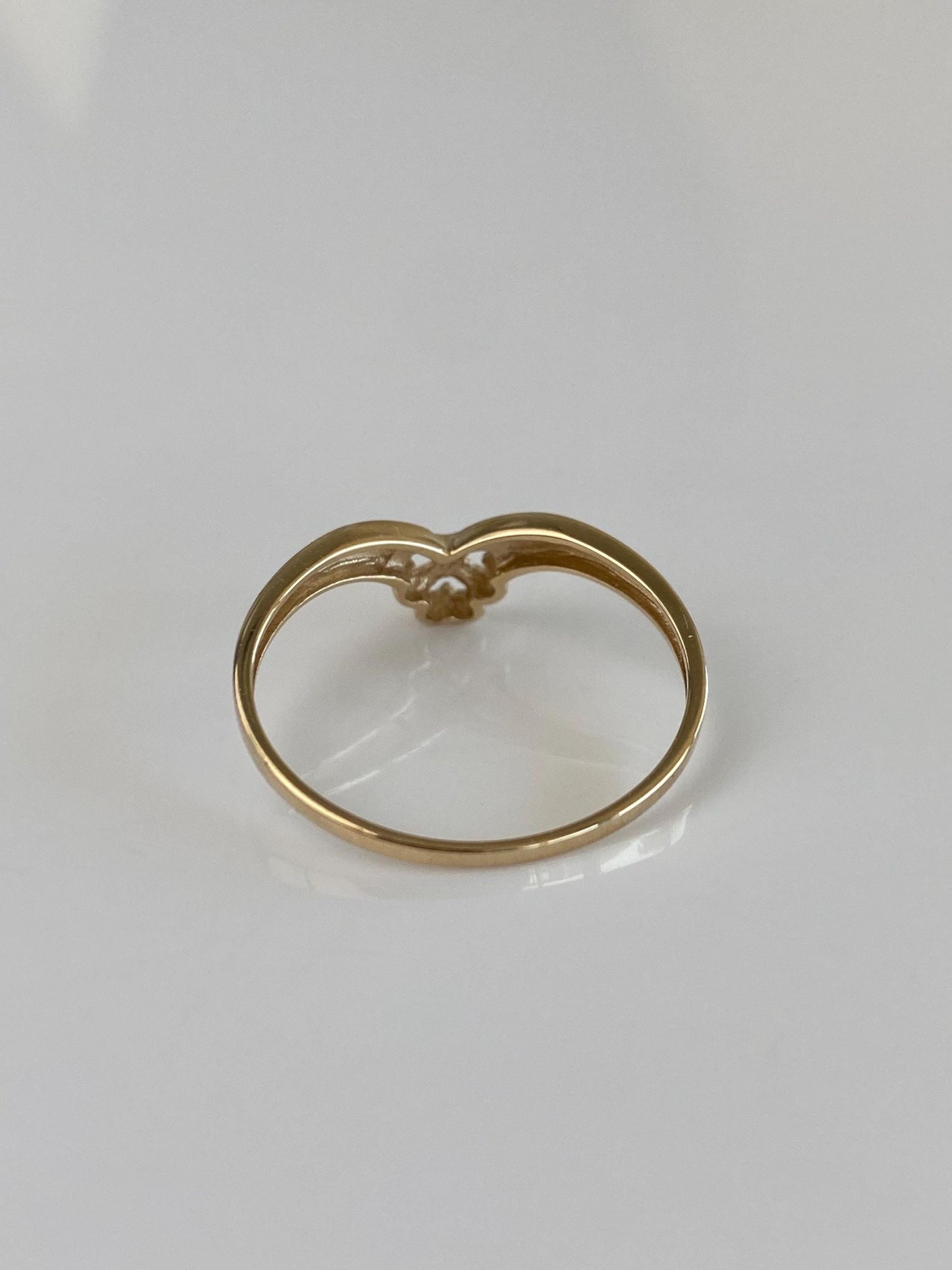 Vintage Solid 14k Yellow Gold Clover Shamrock Chevron Ring - Size 8.75