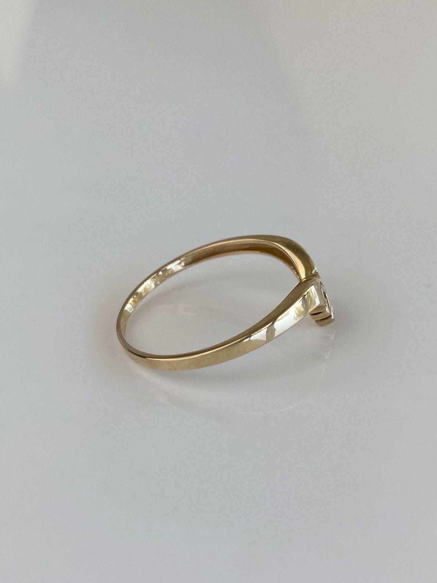 Vintage Solid 14k Yellow Gold Clover Shamrock Chevron Ring - Size 8.75
