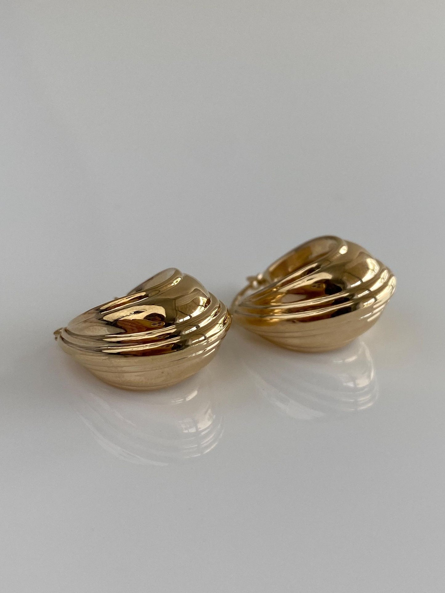 Vintage 14k Yellow Gold Lined Basket Hoop Earrings