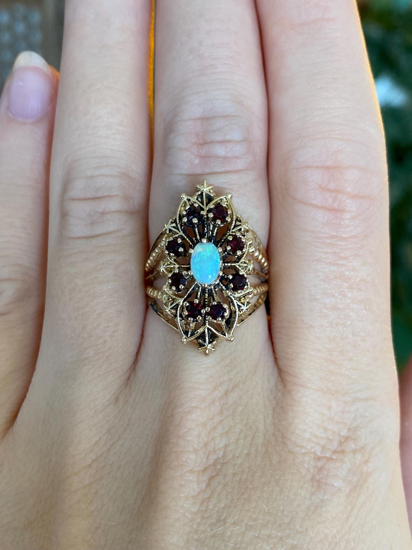 Vintage Solid 14k Yellow Gold Garnet Halo Opal Stars Ring - Size 6.25