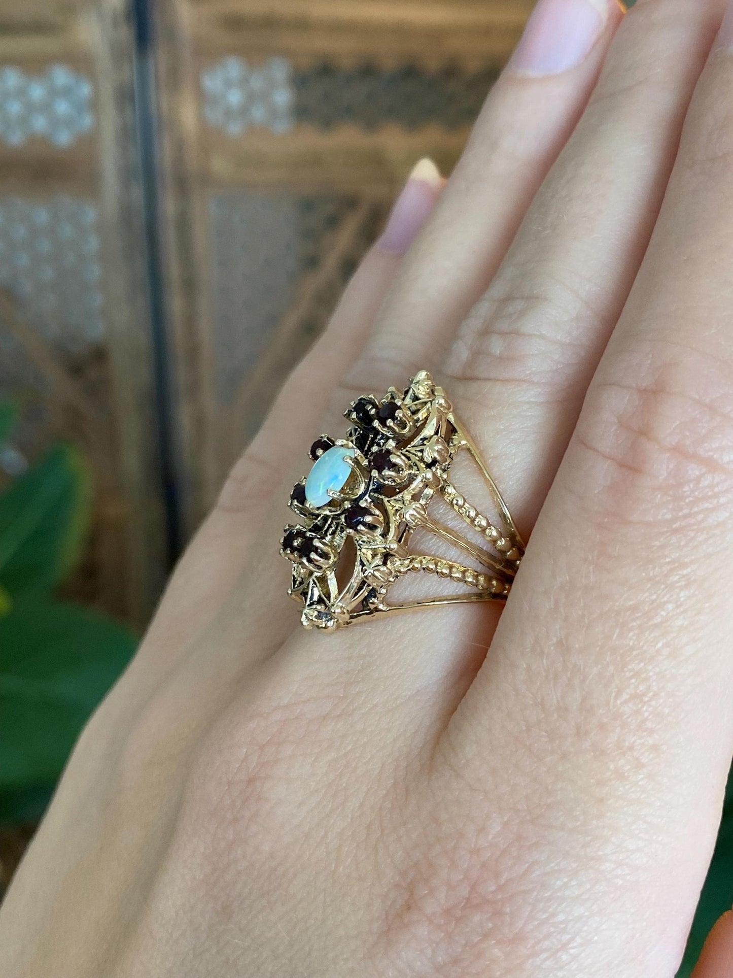 Vintage Solid 14k Yellow Gold Garnet Halo Opal Stars Ring - Size 6.25